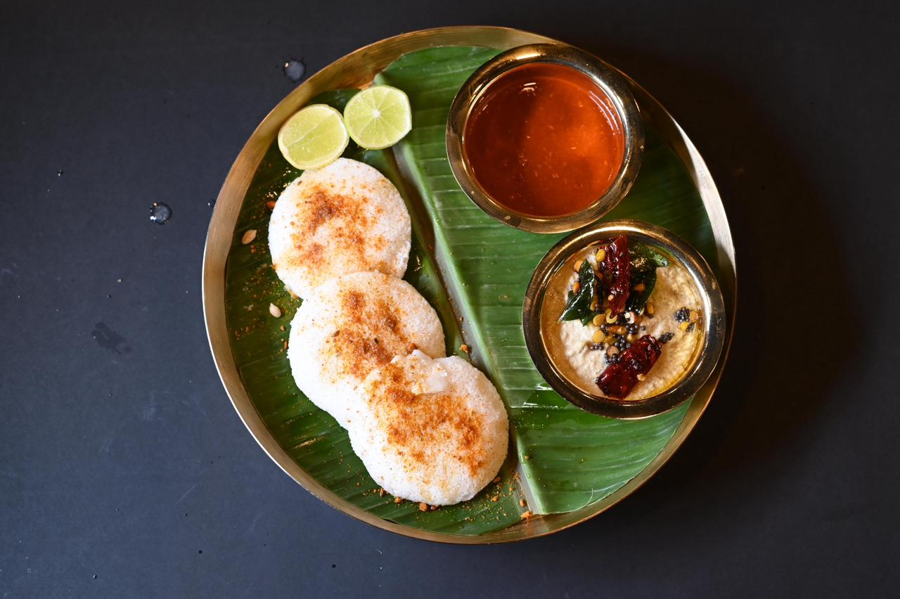 Plain Idly (3pc) - Soft steamed rice cakes